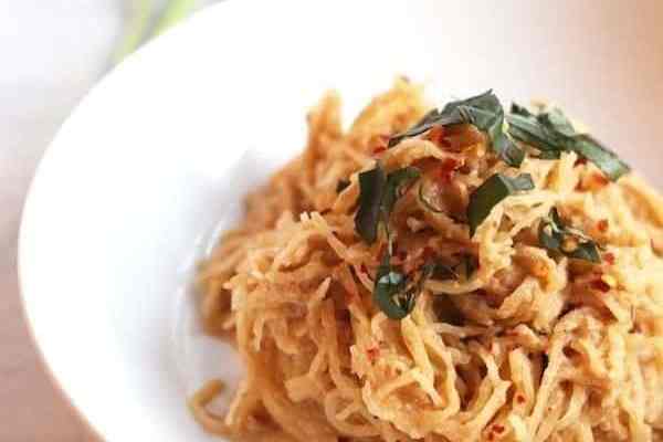 Spaghetti Squash with Creamy Vegan Tomato Sauce - FoodWage recipe