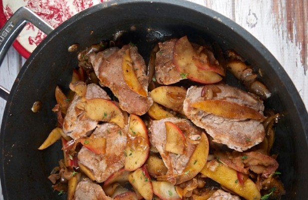 SPICED PORK TENDERLOIN WITH SAUTEED APPLES - FoodWage recipe