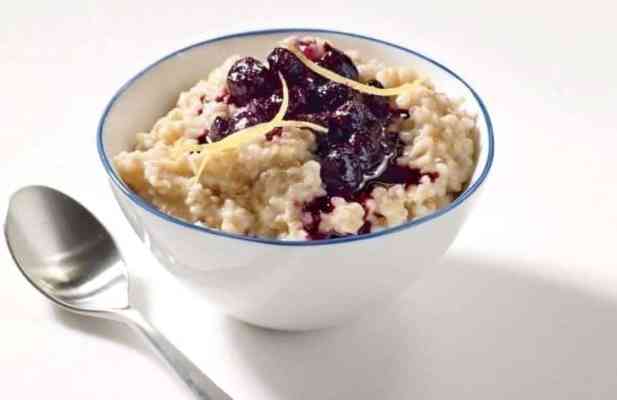 STEEL-CUT OATMEAL WITH BLUEBERRY COMPOTE - FoodWage recipe