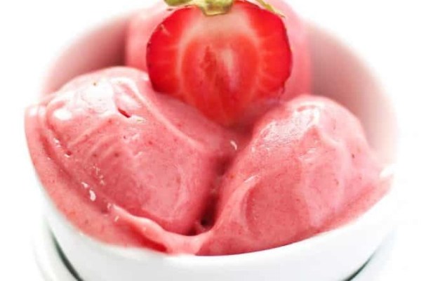 Strawberry Banana Vegan Ice Cream - FoodWage recipe