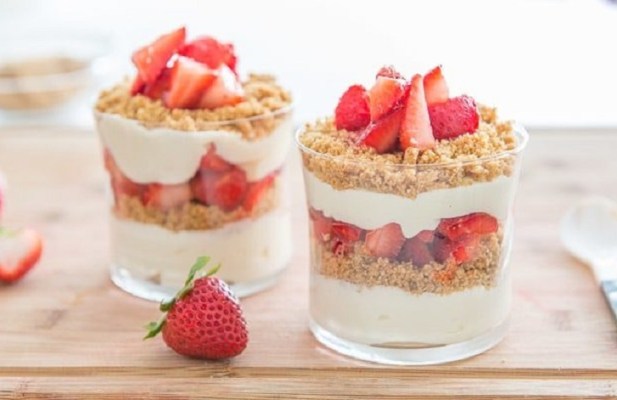 Strawberry Cheesecake Parfaits - FoodWage recipe