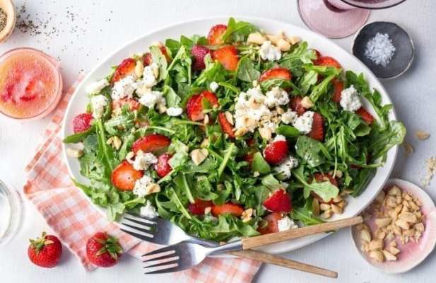 Strawberry Salad With Yuzu Strawberry Vinaigrette - FoodWage recipe