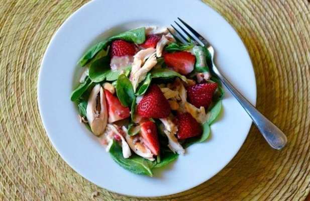 Strawberry & Spinach Salad With Rotisserie Chicken - FoodWage recipe