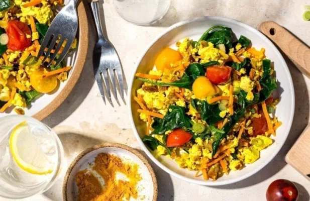 Tofu and Veggie Sausage Scramble With Turmeric - FoodWage recipe