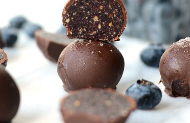 Vegan Blueberry Truffles - FoodWage recipe